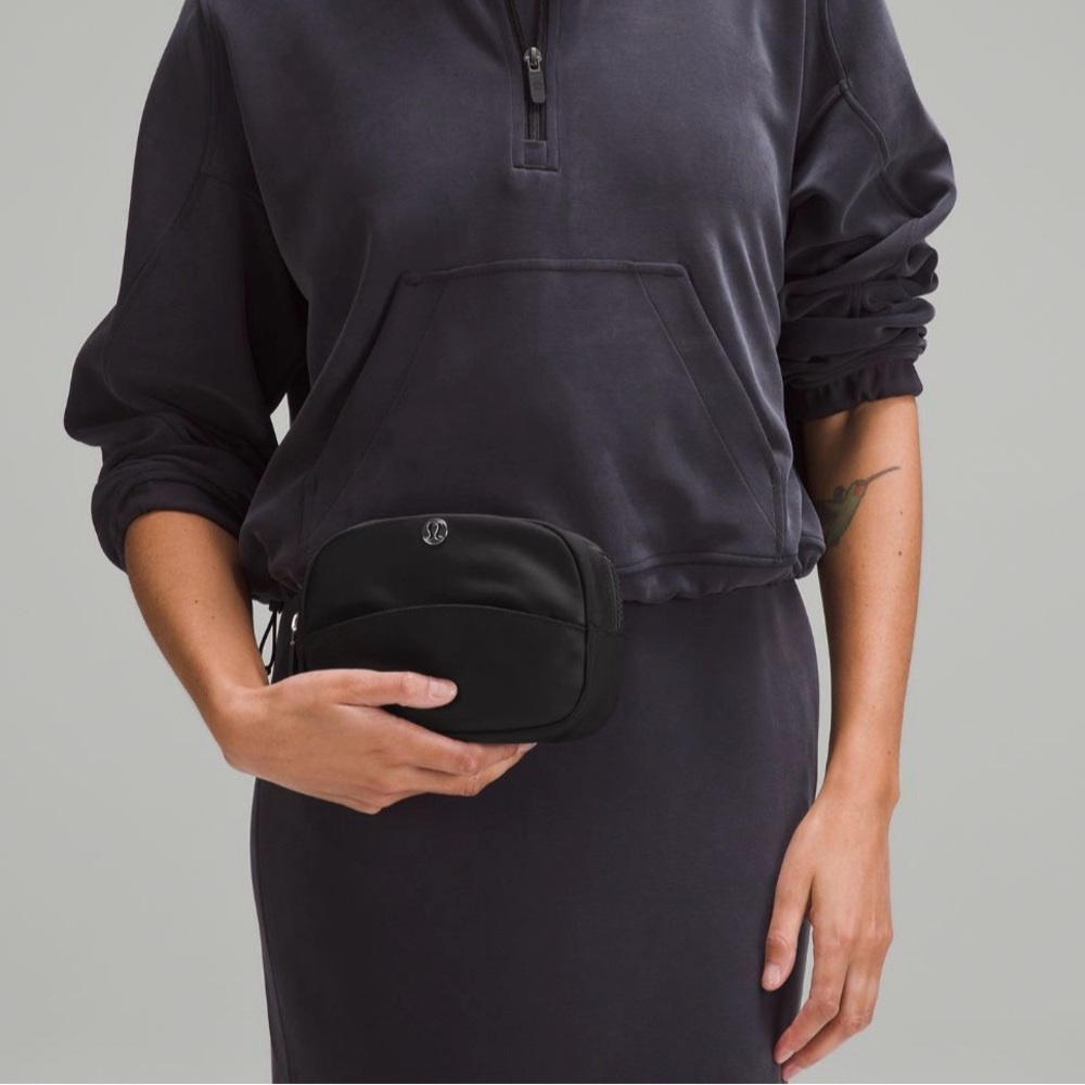 Lululemon City Essential Pouch Mini - Picture 2 of 6